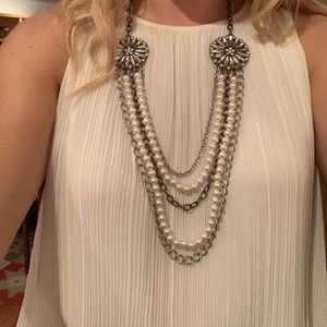 Costume jewelry mimicking the roaring twenties